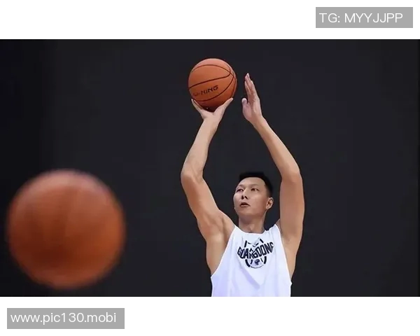 干货！易建联亲自示范内线卡位要球 抢占位置+对抗控重心